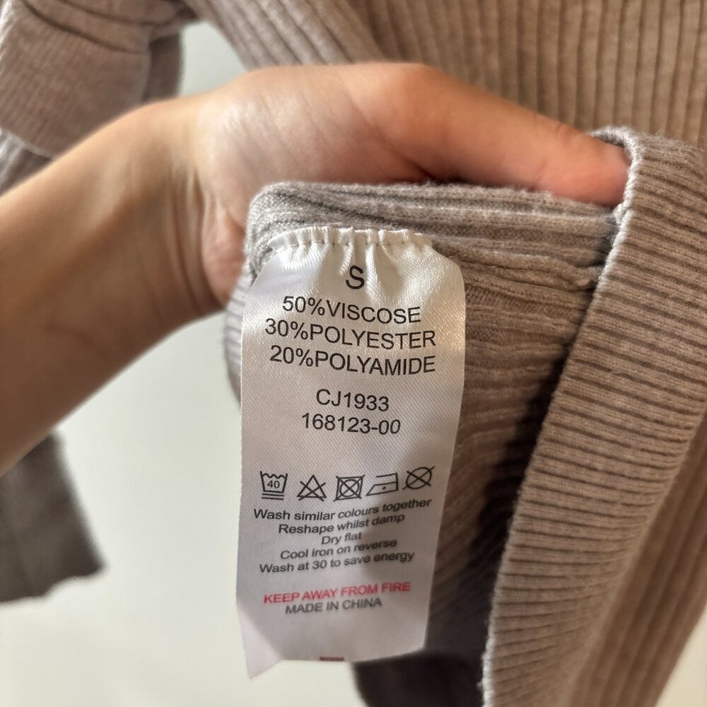 Francesca's • gray long sleeve sweater - Picture 9 of 9